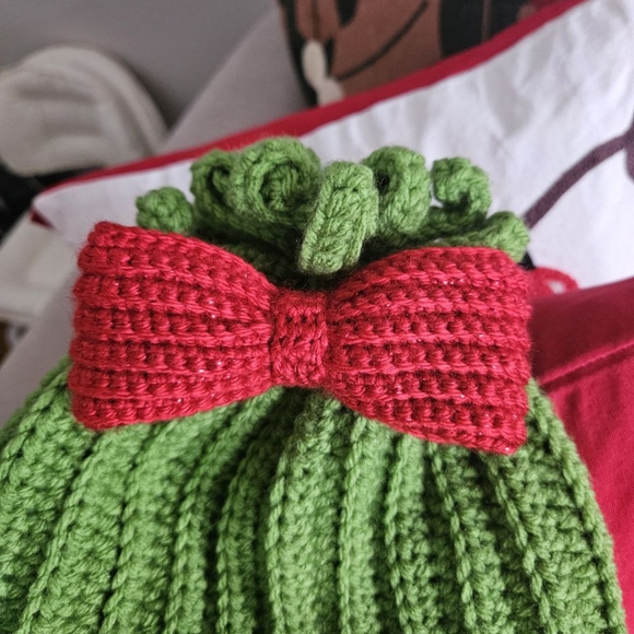 Winter hat - Grinch inspired - Picture 9 of 11